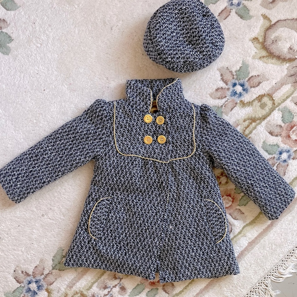 Girls pea coat with hat size 5 Wool blend black, white, gold